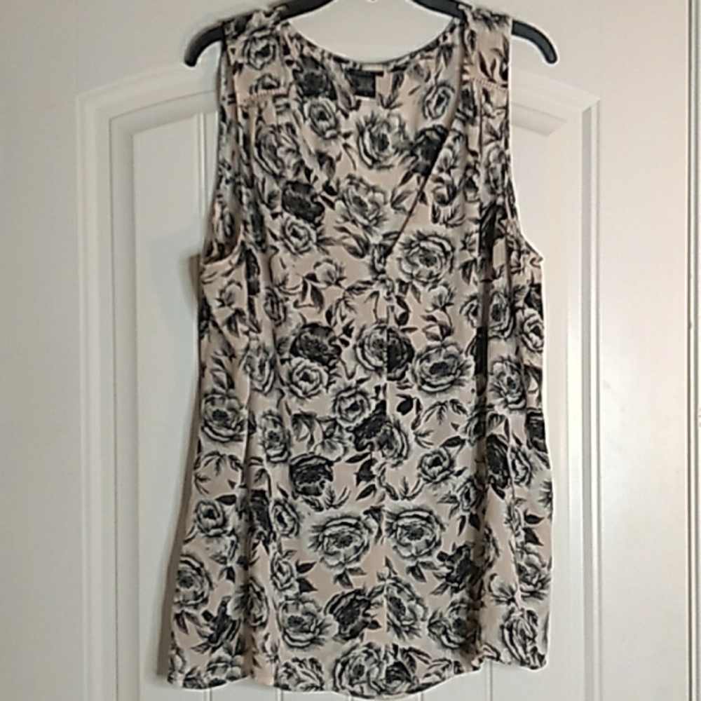 SLEEVELESS BLOUSE Size 14/16